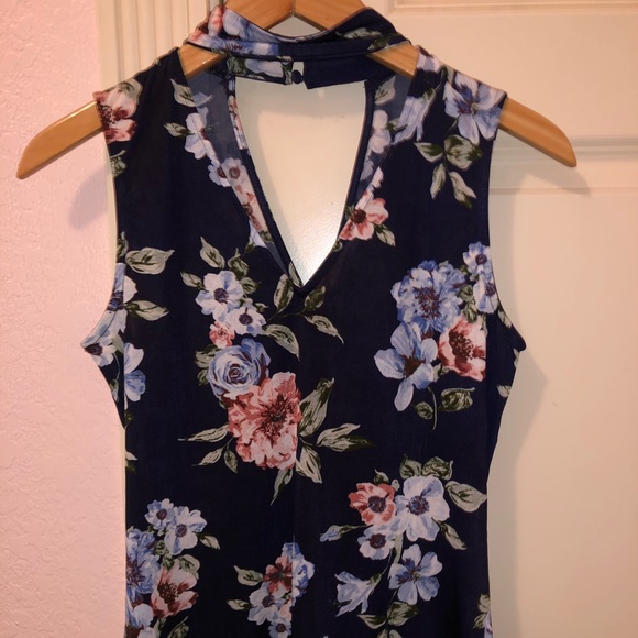 Floral top - Picture 2 of 6
